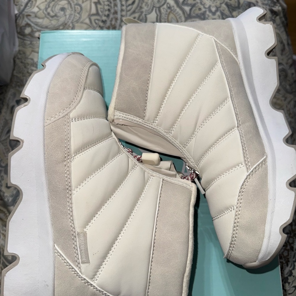 Magellan Women's Cream Winter Boots
